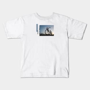 A Bicycle for Two 二人乗りの自転車 Kids T-Shirt